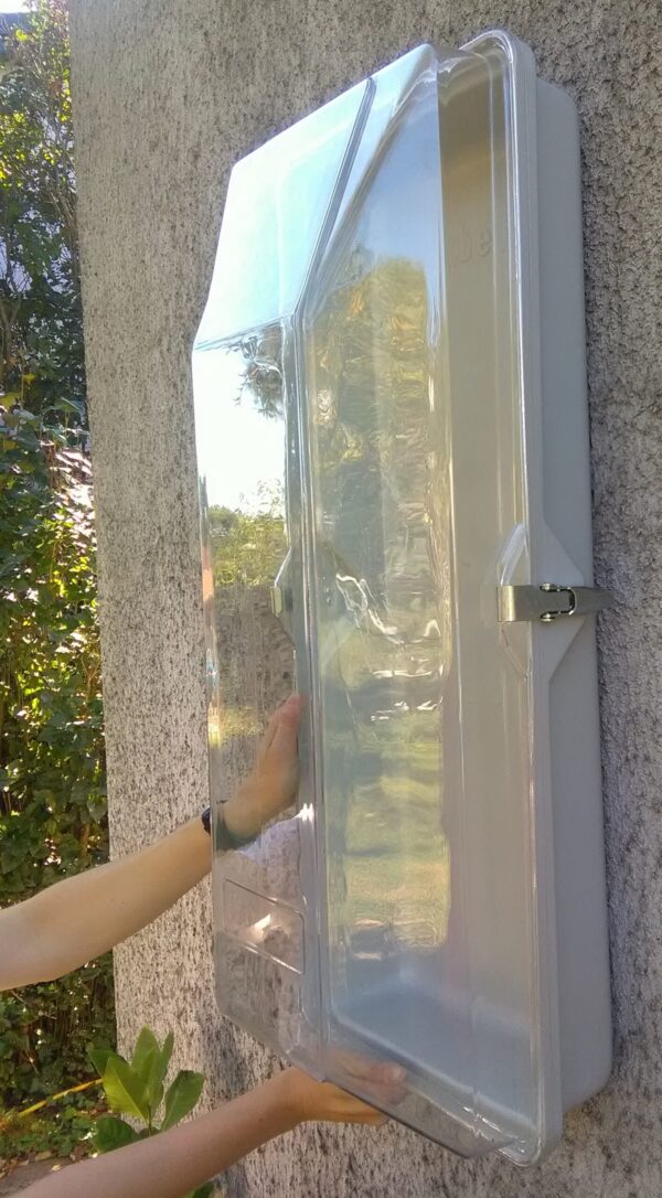 Transparenter Schutzkasten für Feuerlöscher